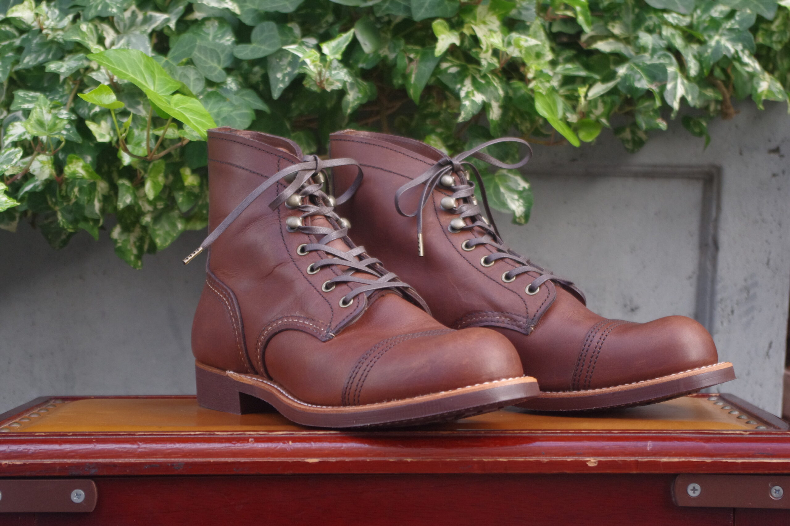 ハトメをアンティークゴールドに替えて『枯れ渋レンジャー』を目指す【REDWING8111】