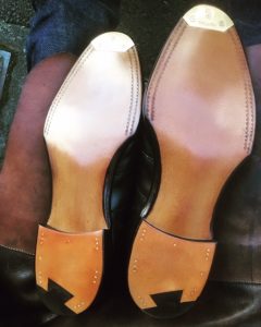 【JOHN LOBB】オールソール交換では飾り車もいれられます